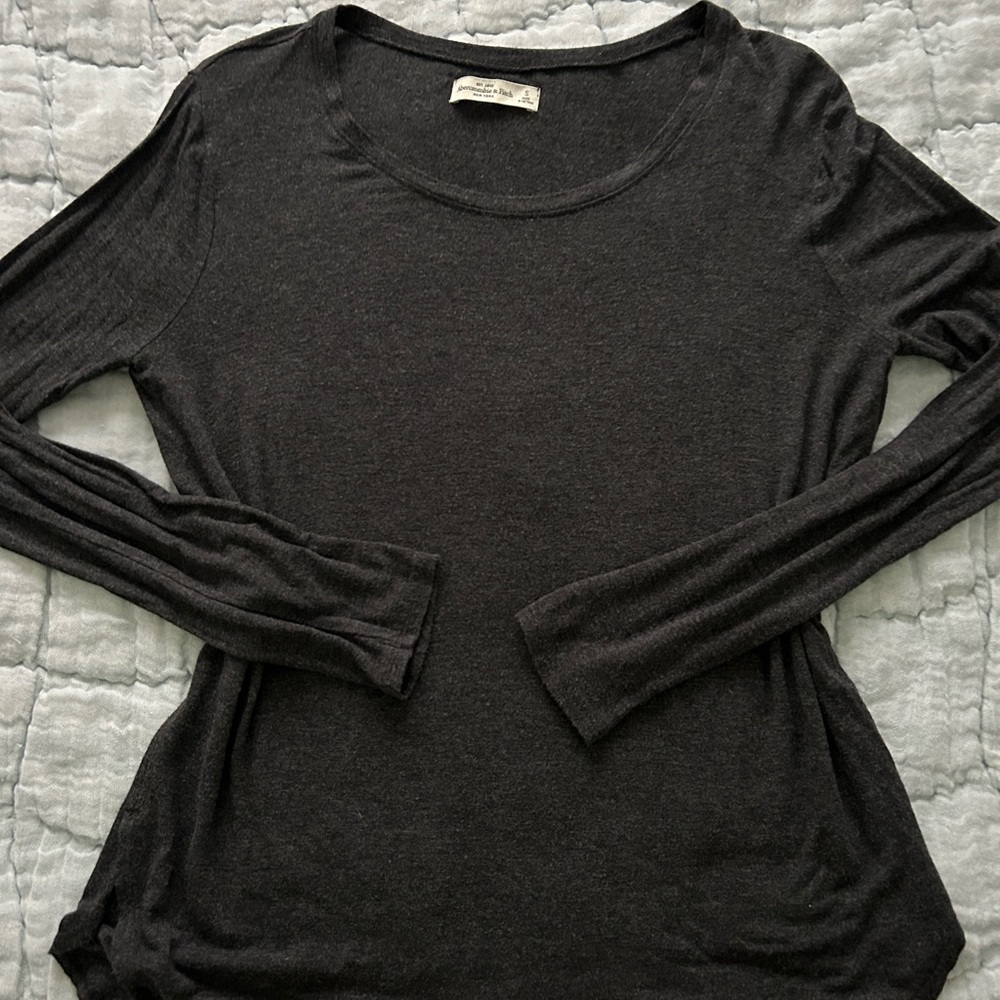 Gray Abercrombie & Fitch basic long sleeve size S